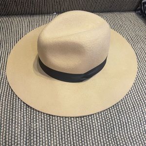 Saks Fifth Avenue Wool Hat